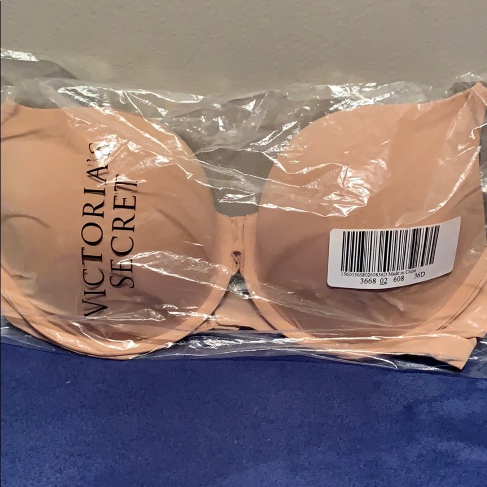 Victoria’s Secret T-shirt perfect shape bra, new
